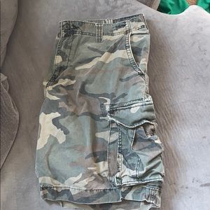 Old Navy size 40 camp cargo shorts